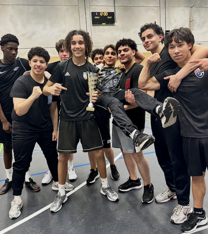 Fußball-Pokal zum Abschied
